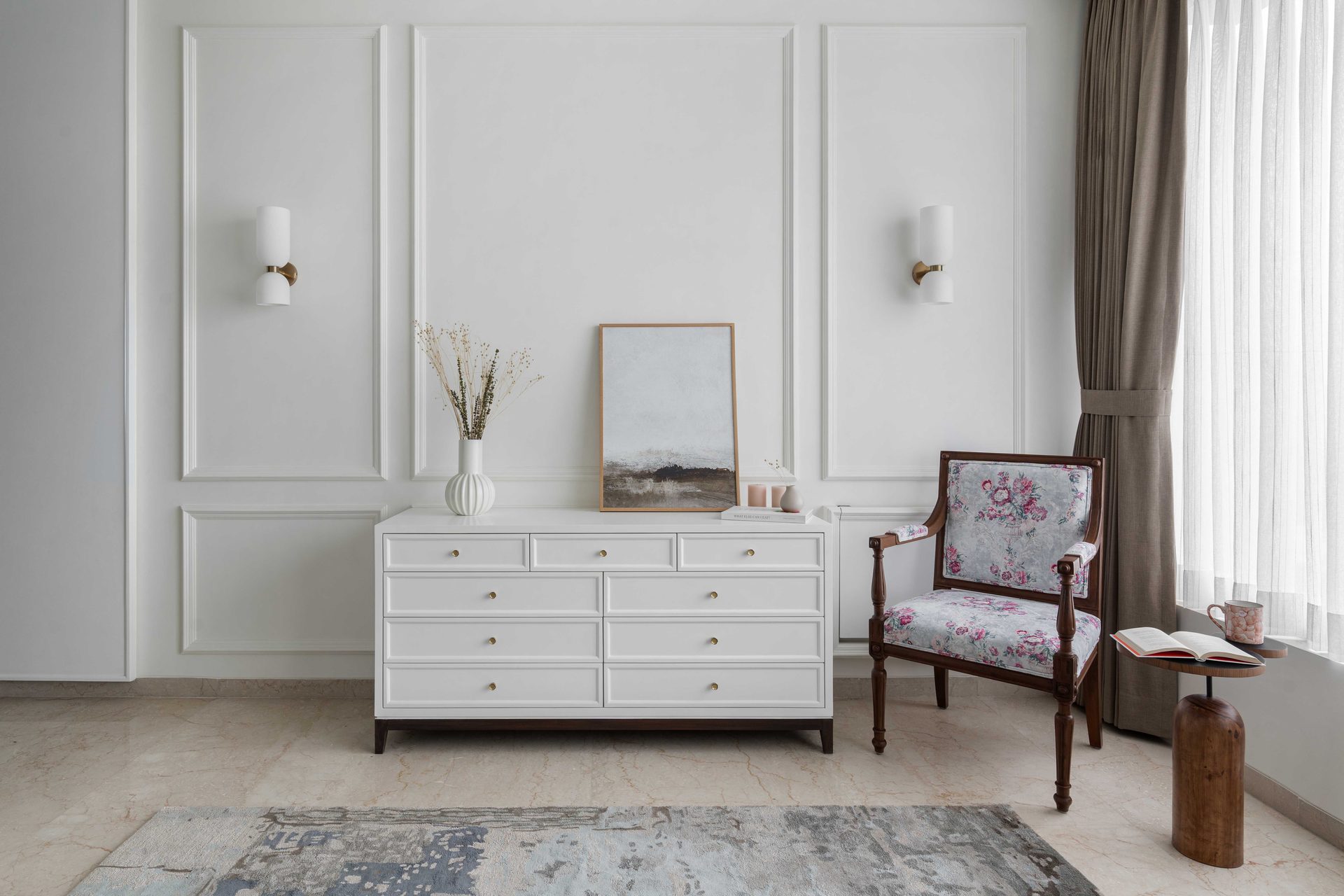 Oberoi Enigma - Bedroom dresser wall