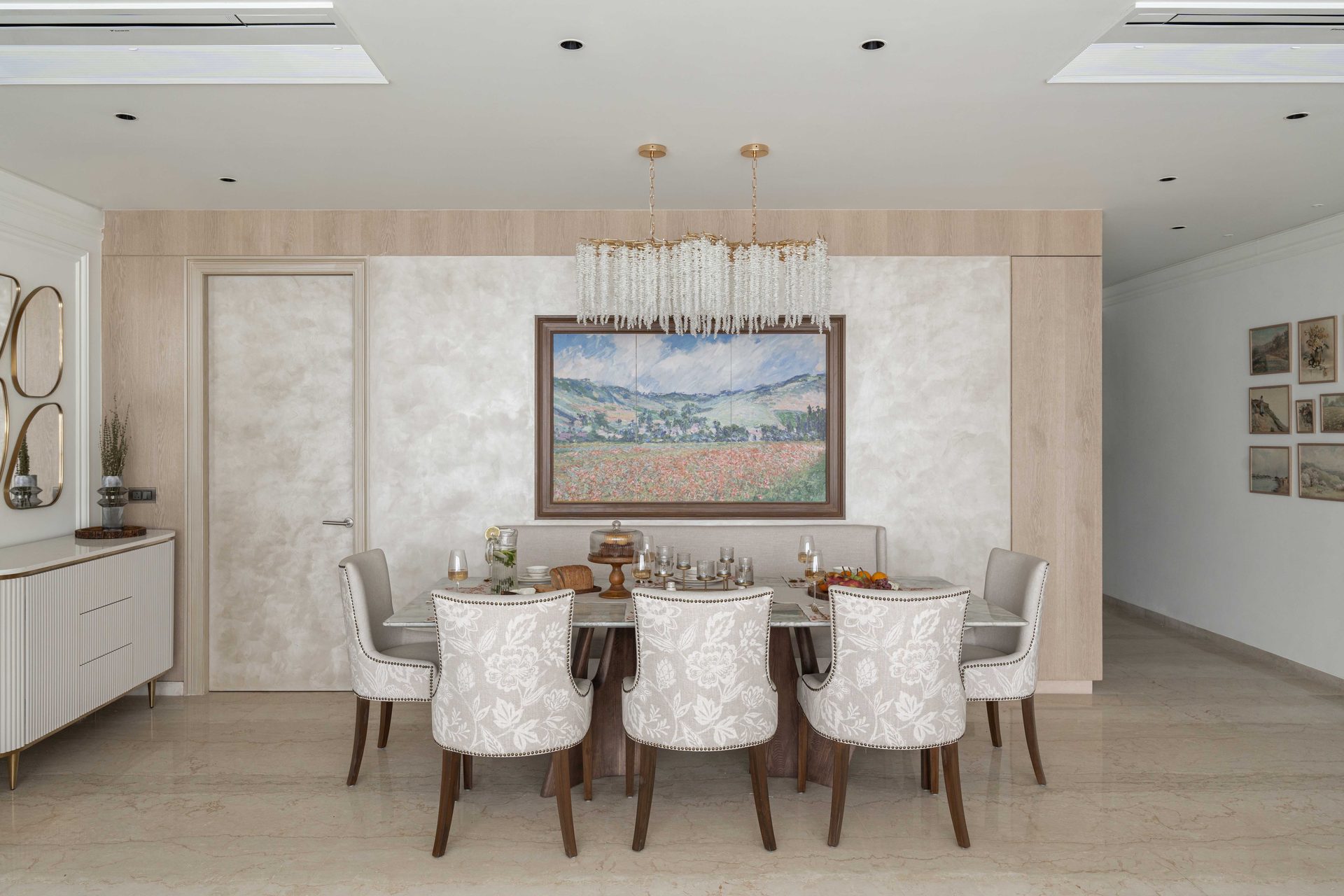 Oberoi Enigma - Dining area